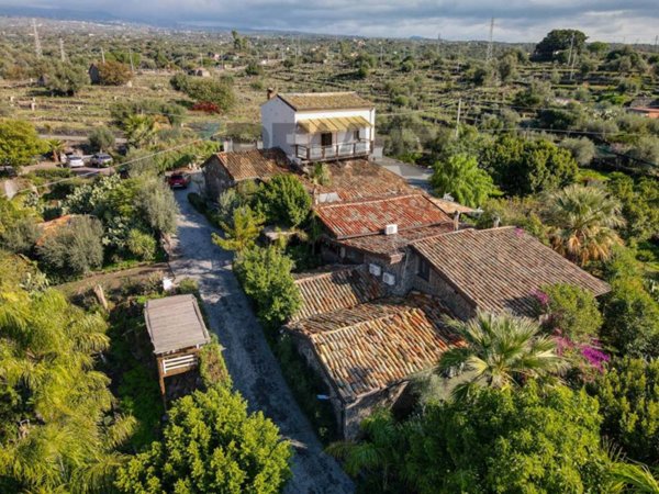 casa indipendente in vendita a Paternò in zona Sferro