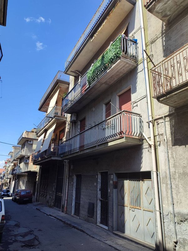 appartamento in vendita a Paternò in zona Centro Storico