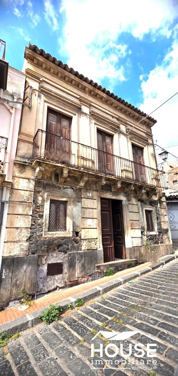casa indipendente in vendita a Paternò in zona Centro Storico