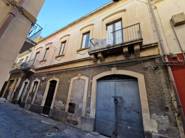 casa indipendente in vendita a Paternò