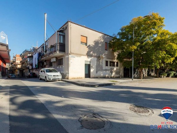 negozio in vendita a Paternò in zona Centro Storico
