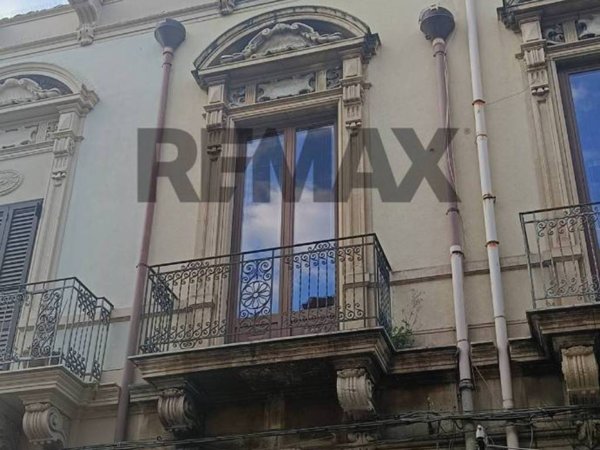 negozio in vendita a Paternò in zona Centro Storico