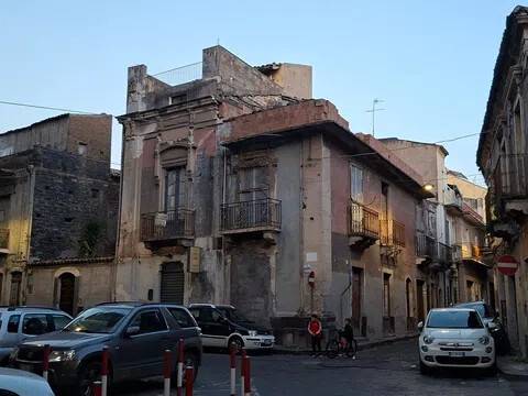appartamento in vendita a Paternò in zona Centro Storico