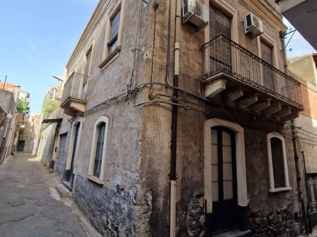 casa indipendente in vendita a Paternò in zona Centro Storico