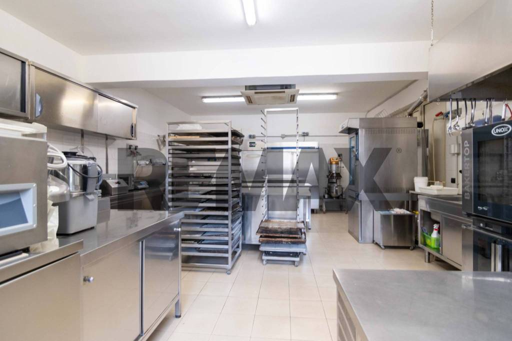 locale commerciale in vendita a Paternò