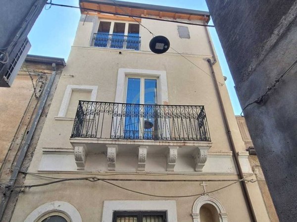 casa indipendente in vendita a Paternò in zona Centro Storico