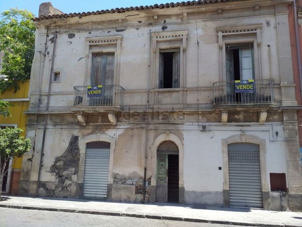 casa indipendente in vendita a Paternò in zona Centro Storico