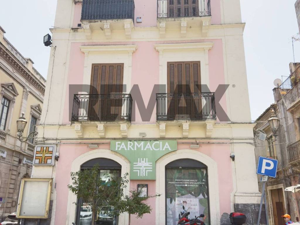 negozio in vendita a Paternò in zona Centro Storico