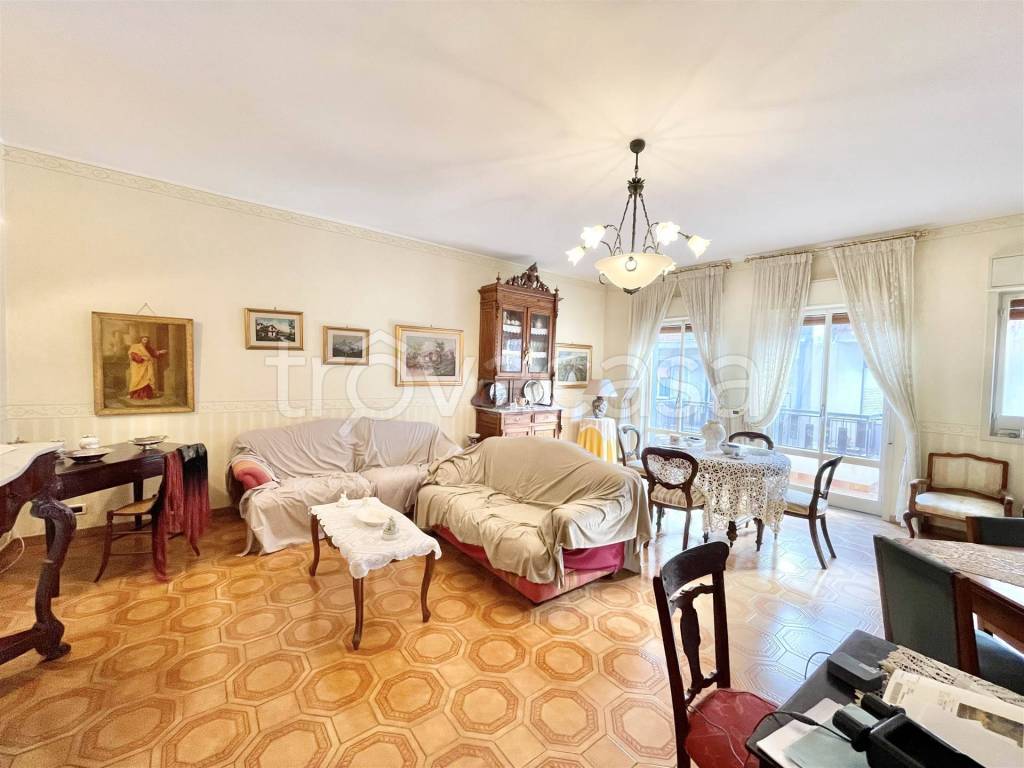 appartamento in vendita a Paternò in zona Centro Storico