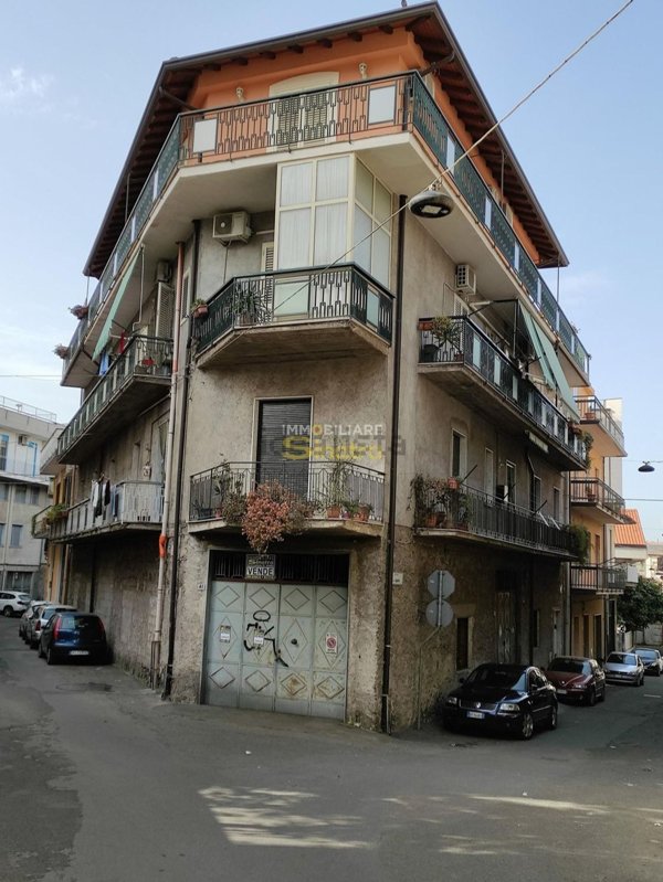 box auto in vendita a Paternò in zona Centro Storico