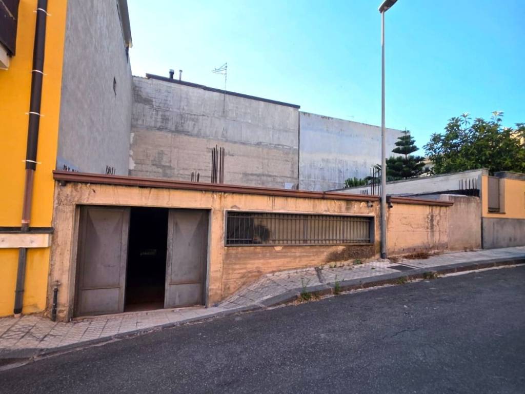 box auto in vendita a Paternò in zona Centro Storico