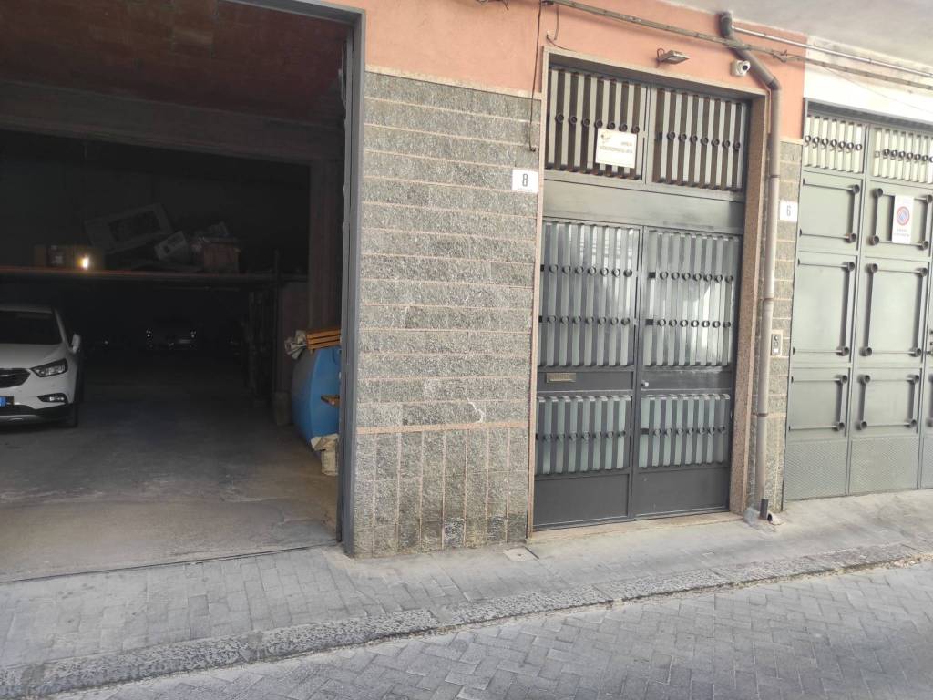box auto in vendita a Paternò in zona Centro Storico