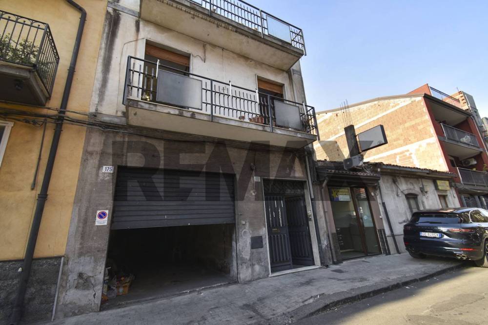 appartamento in vendita a Paternò in zona Centro Storico