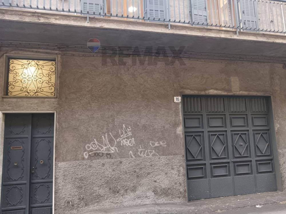 appartamento in vendita a Paternò in zona Centro Storico