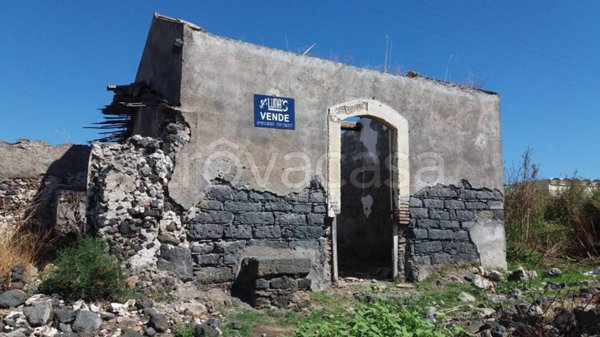 terreno in vendita a Paternò in zona Sferro