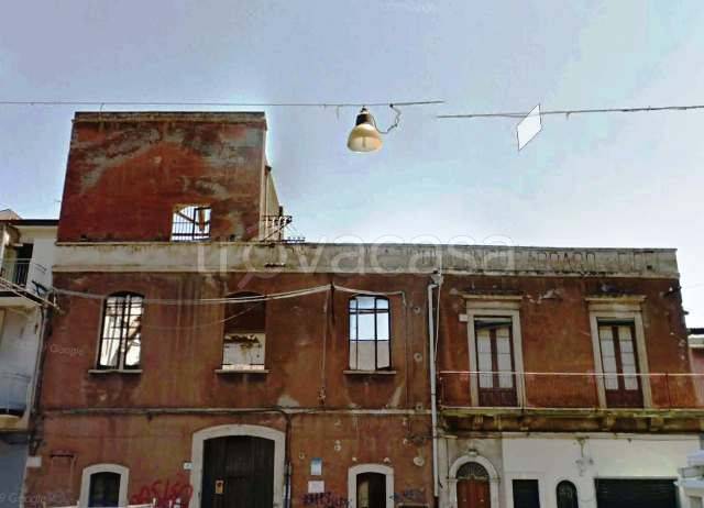 intera palazzina in vendita a Paternò in zona Centro Storico