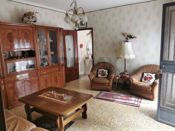 appartamento in vendita a Paternò in zona Centro Storico