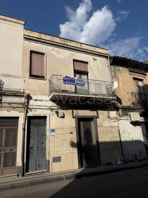appartamento in vendita a Paternò in zona Centro Storico