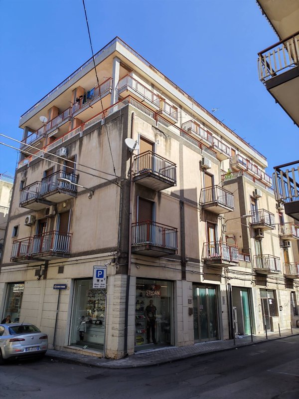 appartamento in vendita a Paternò in zona Centro Storico