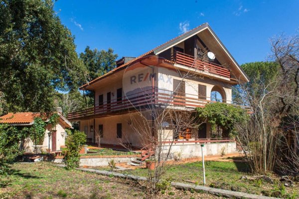 casa indipendente in vendita a Pedara in zona Tarderia