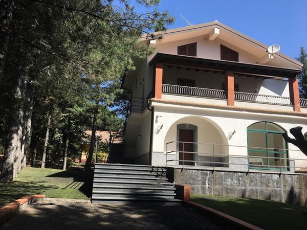 casa indipendente in vendita a Pedara