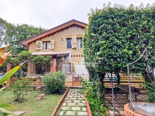 casa indipendente in vendita a Pedara in zona Tarderia