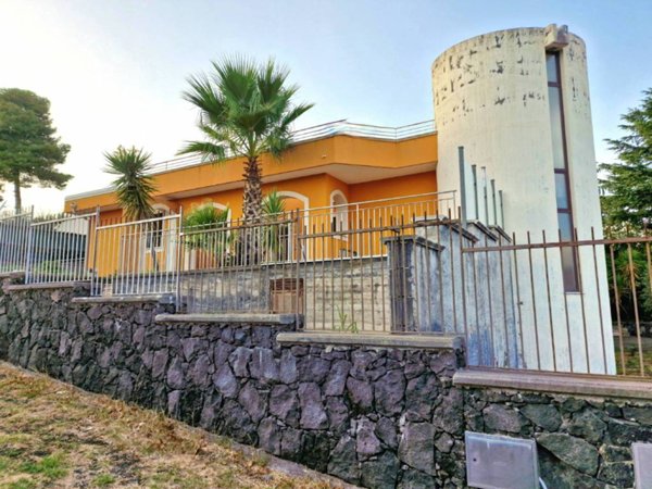 casa indipendente in vendita a Pedara