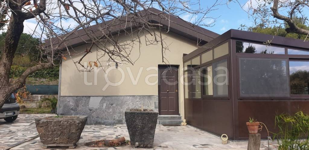 casa indipendente in vendita a Pedara