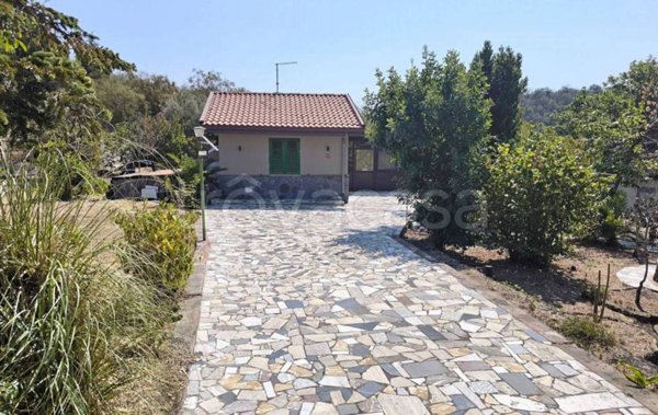 casa indipendente in vendita a Pedara