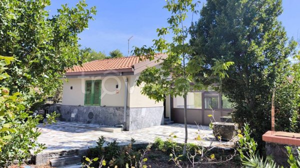 casa indipendente in vendita a Pedara