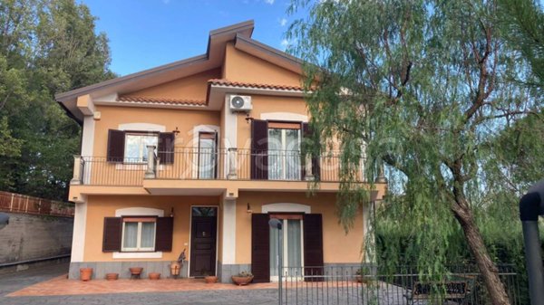 casa indipendente in vendita a Pedara