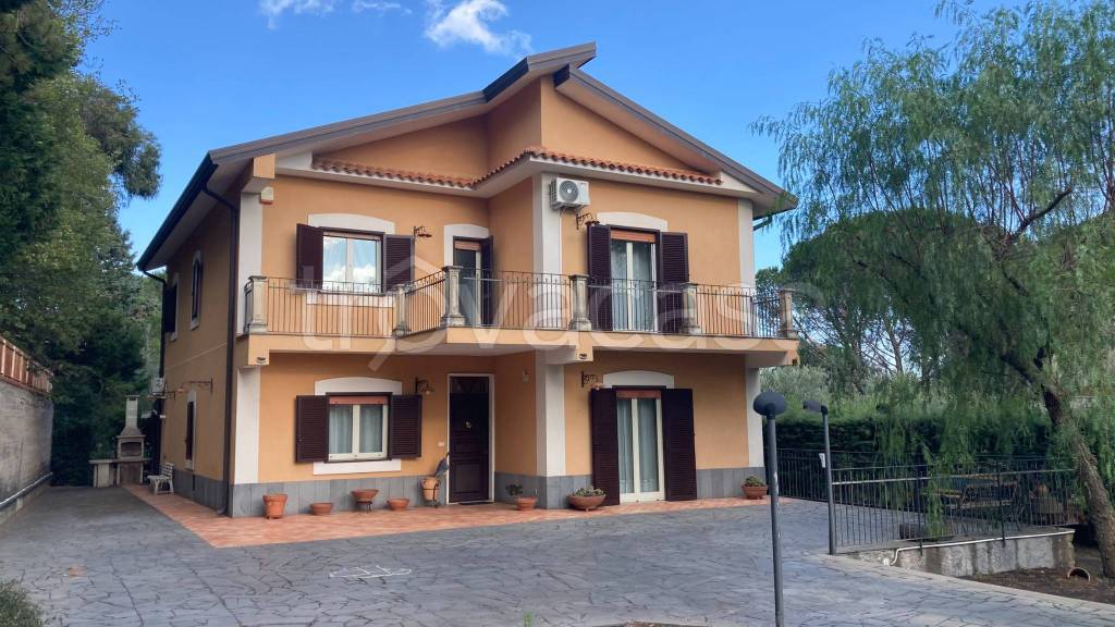 casa indipendente in vendita a Pedara