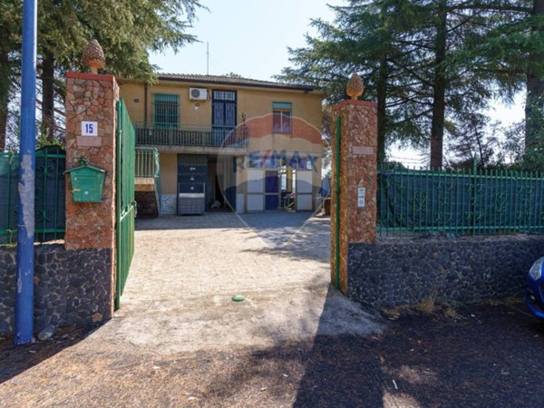 casa indipendente in vendita a Pedara