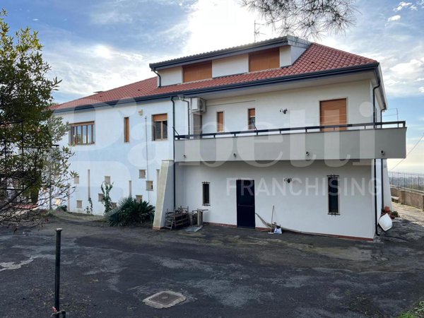 casa indipendente in vendita a Pedara