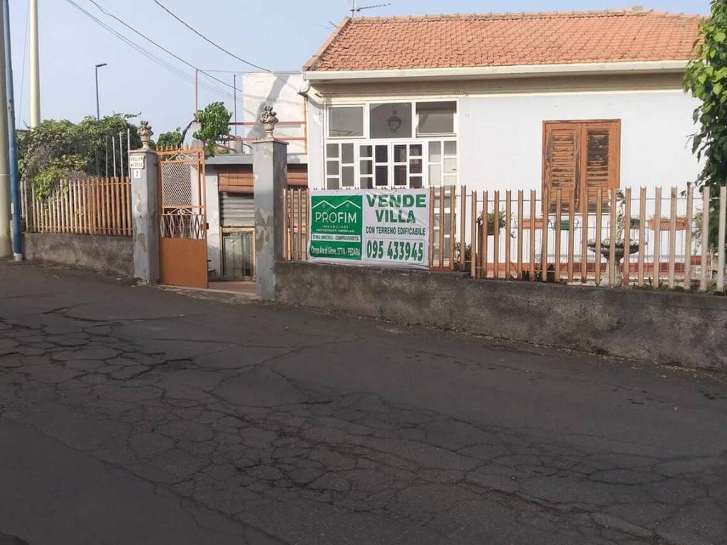 casa indipendente in vendita a Pedara