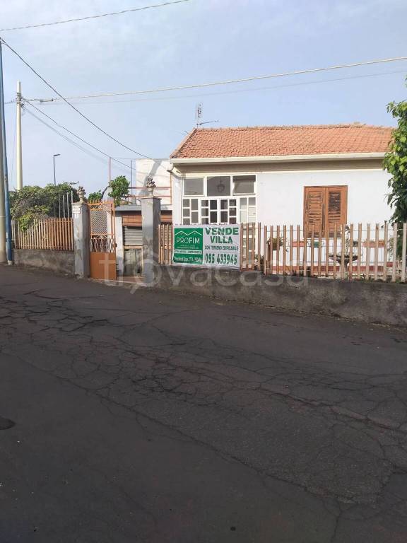 casa indipendente in vendita a Pedara