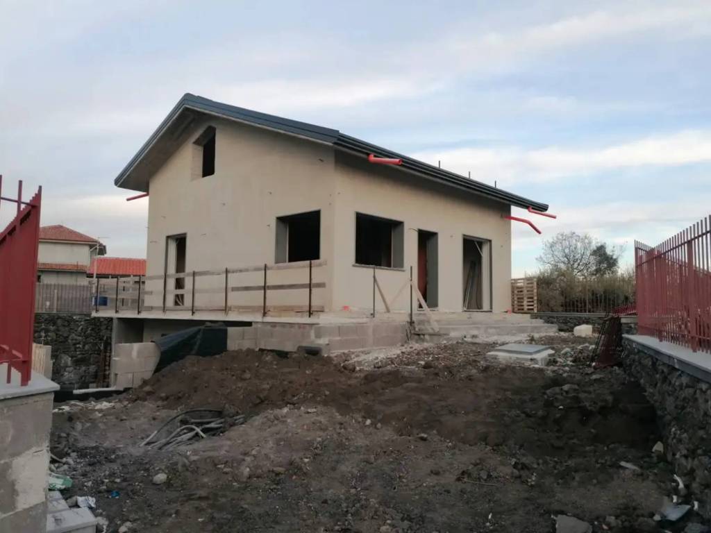 casa indipendente in vendita a Pedara