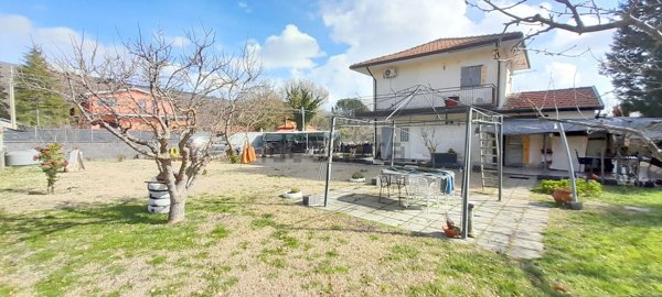 appartamento in vendita a Pedara in zona Tarderia