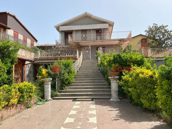 casa indipendente in vendita a Pedara