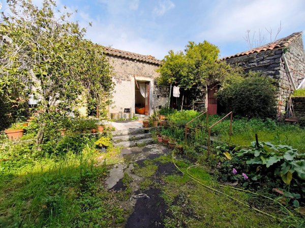 casa indipendente in vendita a Pedara