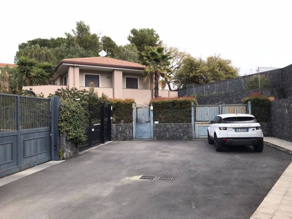 casa indipendente in vendita a Pedara