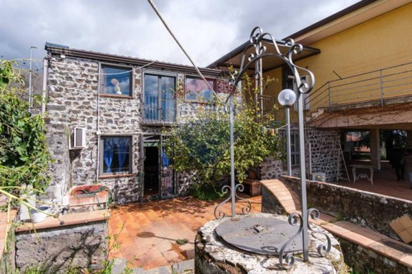 casa indipendente in vendita a Pedara