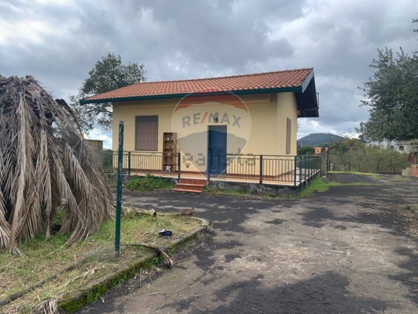 casa indipendente in vendita a Pedara