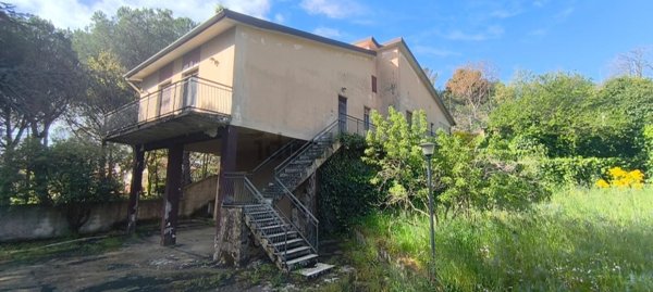 casa indipendente in vendita a Pedara in zona Tarderia