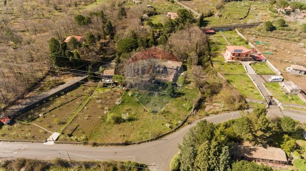 casa indipendente in vendita a Pedara in zona Tarderia