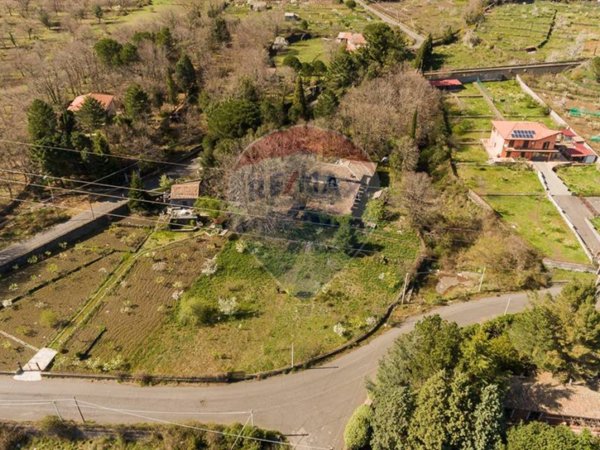 casa indipendente in vendita a Pedara in zona Tarderia