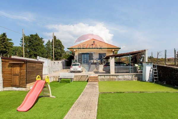 casa indipendente in vendita a Pedara