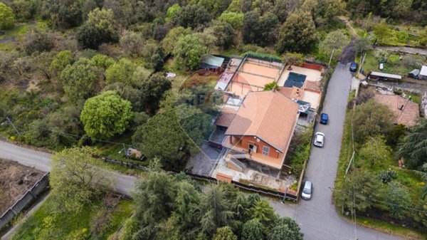 casa indipendente in vendita a Pedara