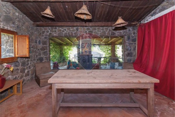 casa indipendente in vendita a Pedara in zona Tarderia