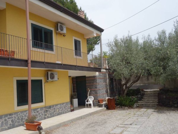 casa indipendente in vendita a Pedara